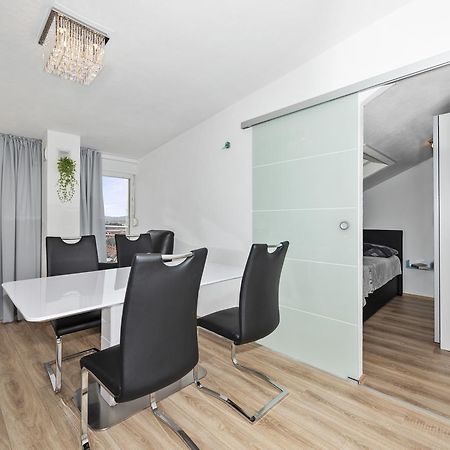 Apartment Nikola Трогир Екстериор снимка