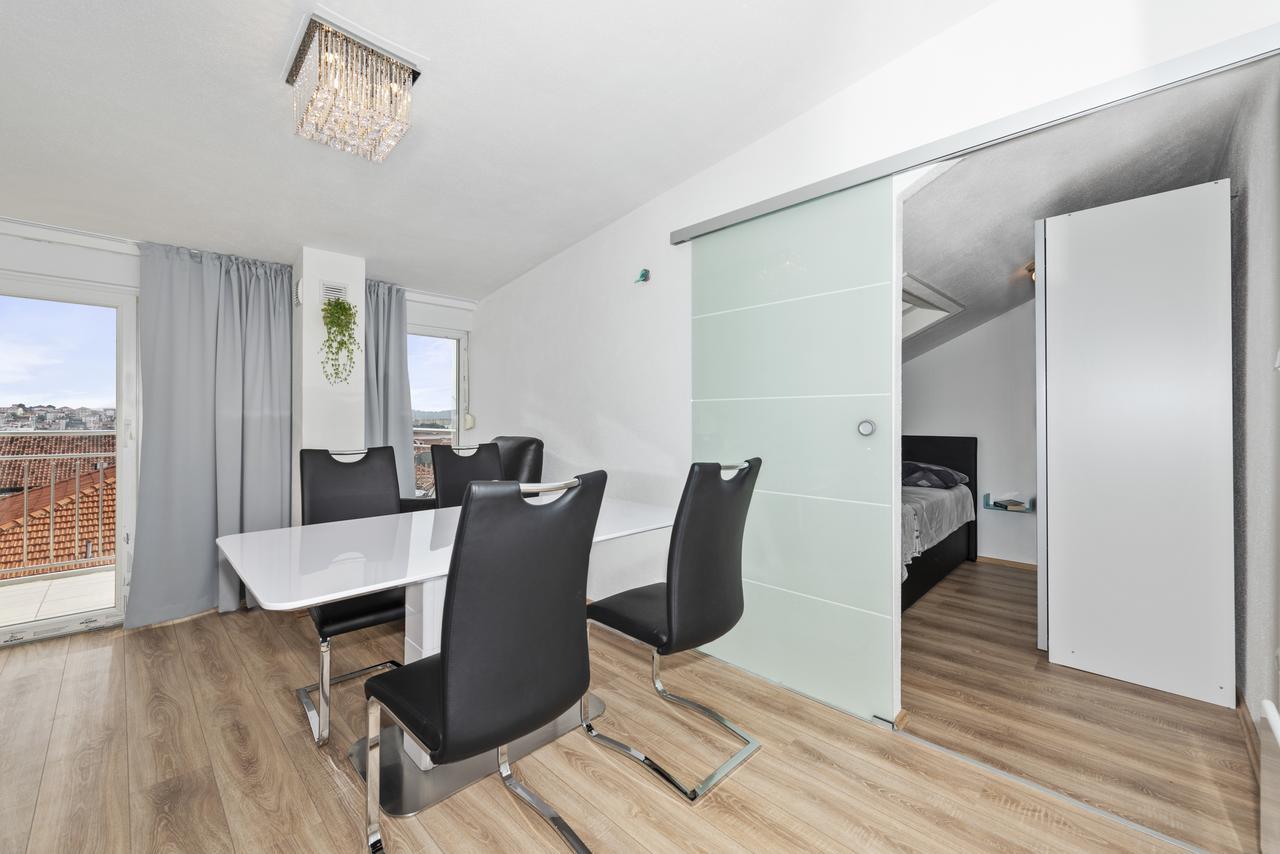 Apartment Nikola Трогир Екстериор снимка