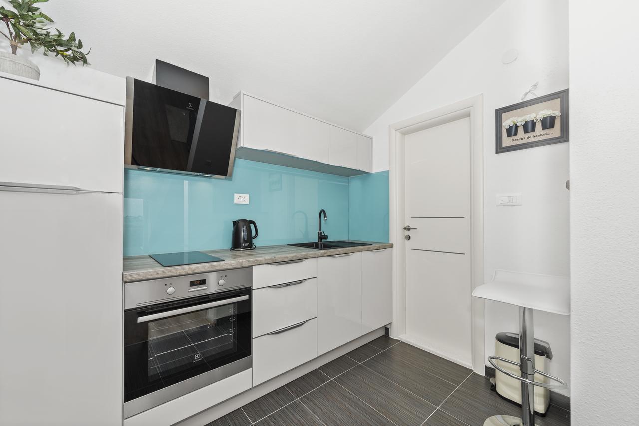 Apartment Nikola Трогир Екстериор снимка