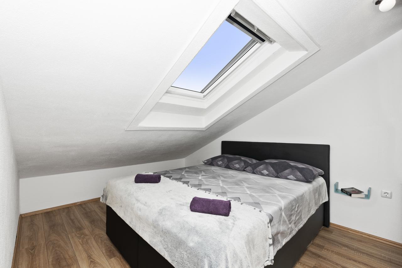 Apartment Nikola Трогир Екстериор снимка