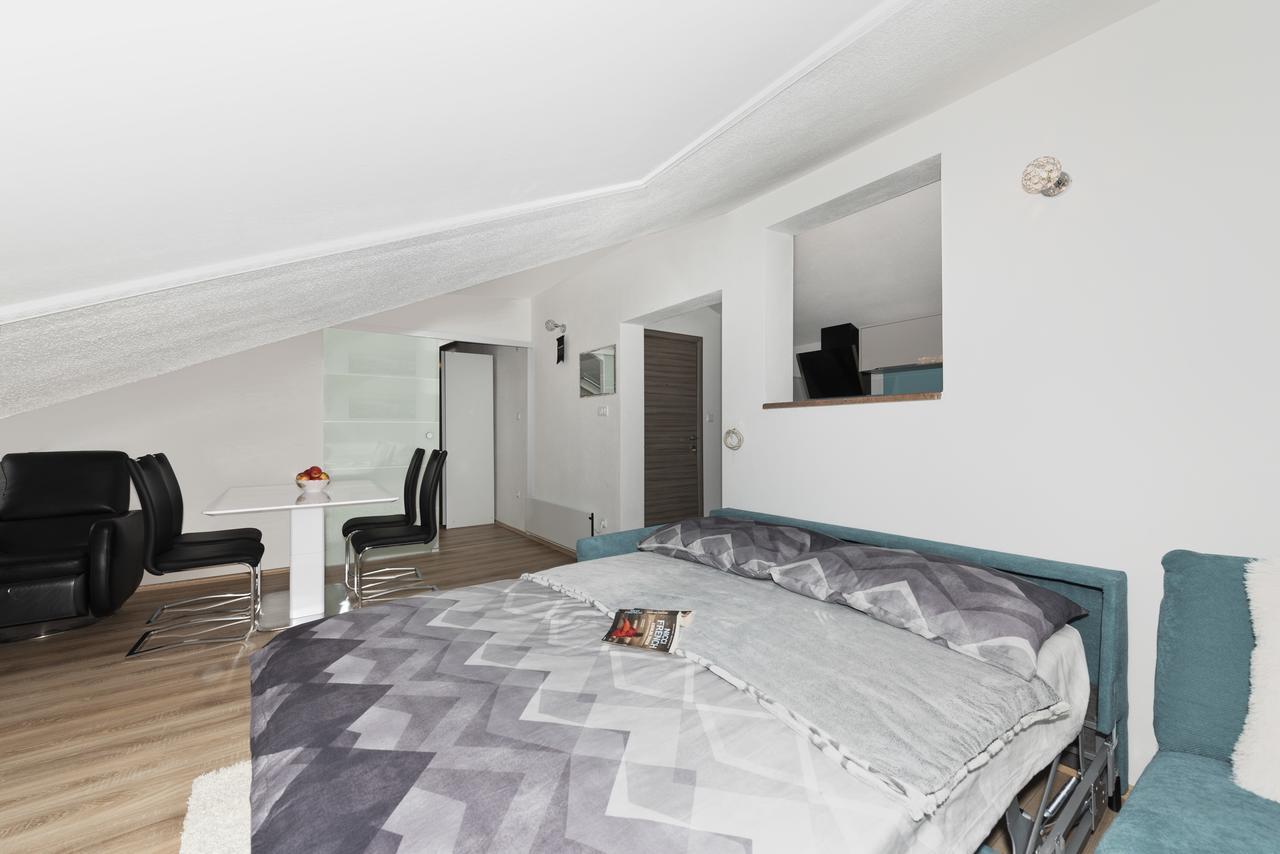 Apartment Nikola Трогир Екстериор снимка
