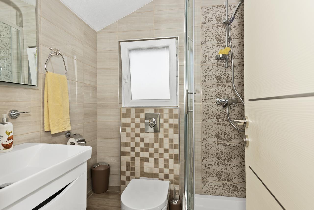 Apartment Nikola Трогир Екстериор снимка