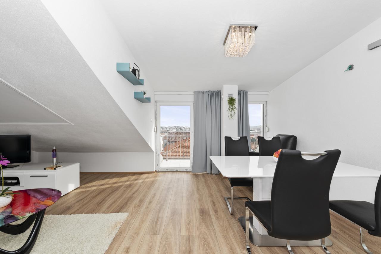 Apartment Nikola Трогир Екстериор снимка