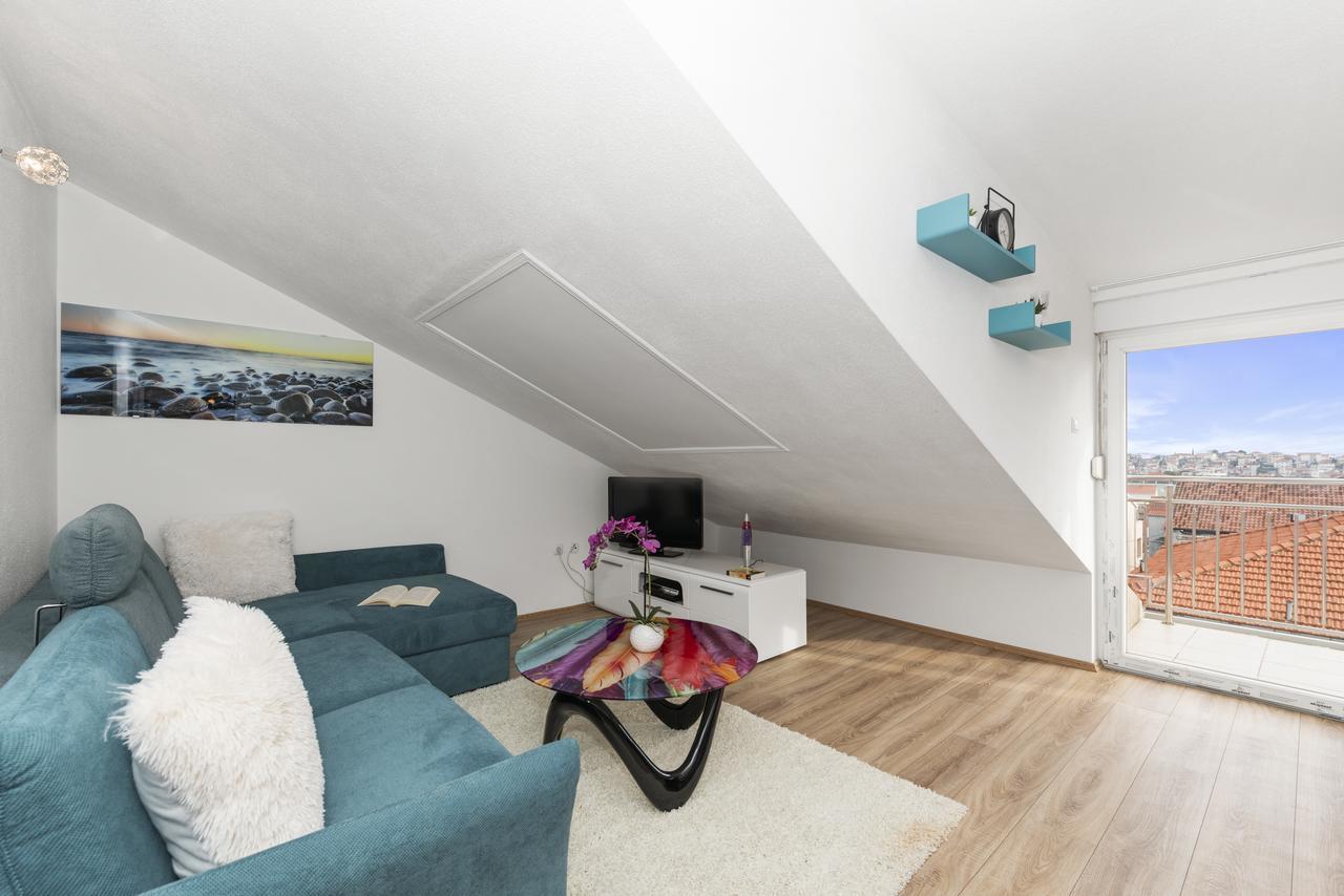 Apartment Nikola Трогир Екстериор снимка
